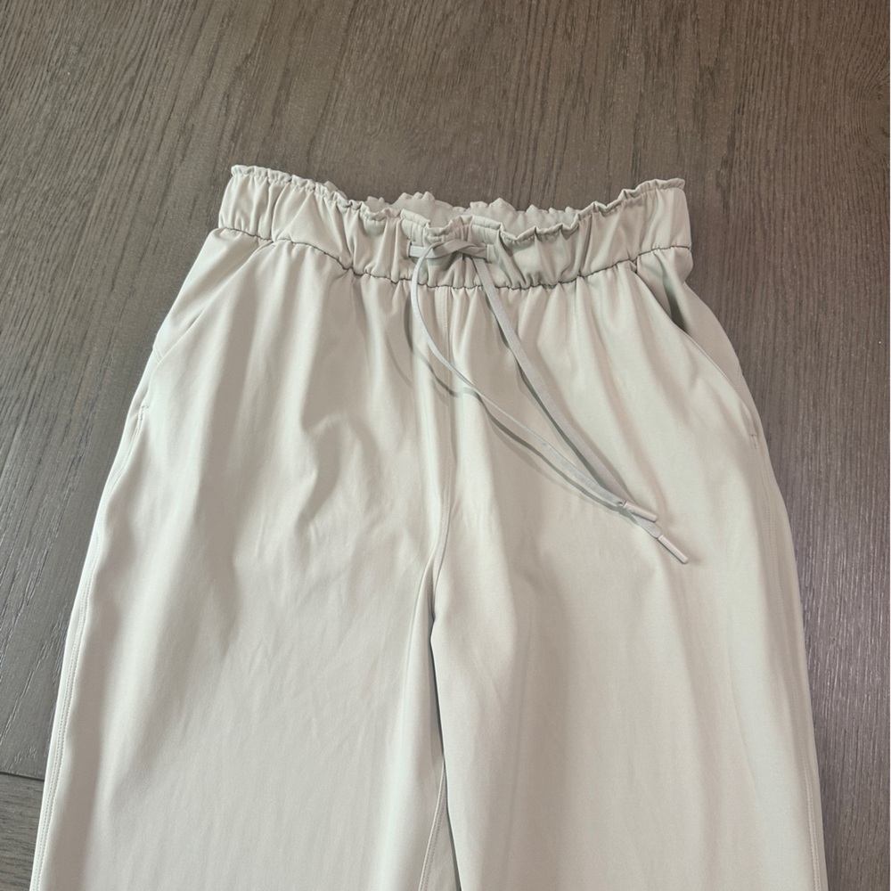 Lululemon Women’s Joggers Size 6 Beige - Picture 2 of 10
